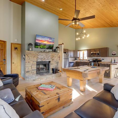 Gatlinburg Mountain Cabin With Hot Tub, Deck And Games Luaran gambar