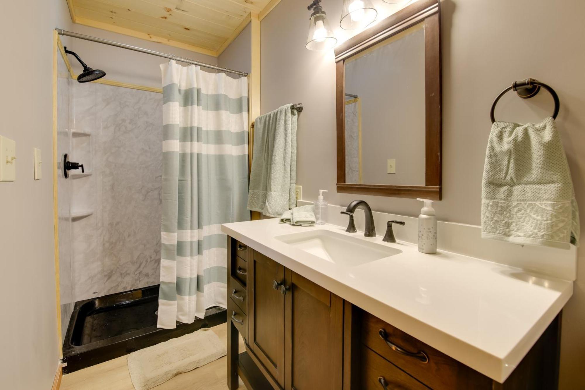 Gatlinburg Mountain Cabin With Hot Tub, Deck And Games Luaran gambar