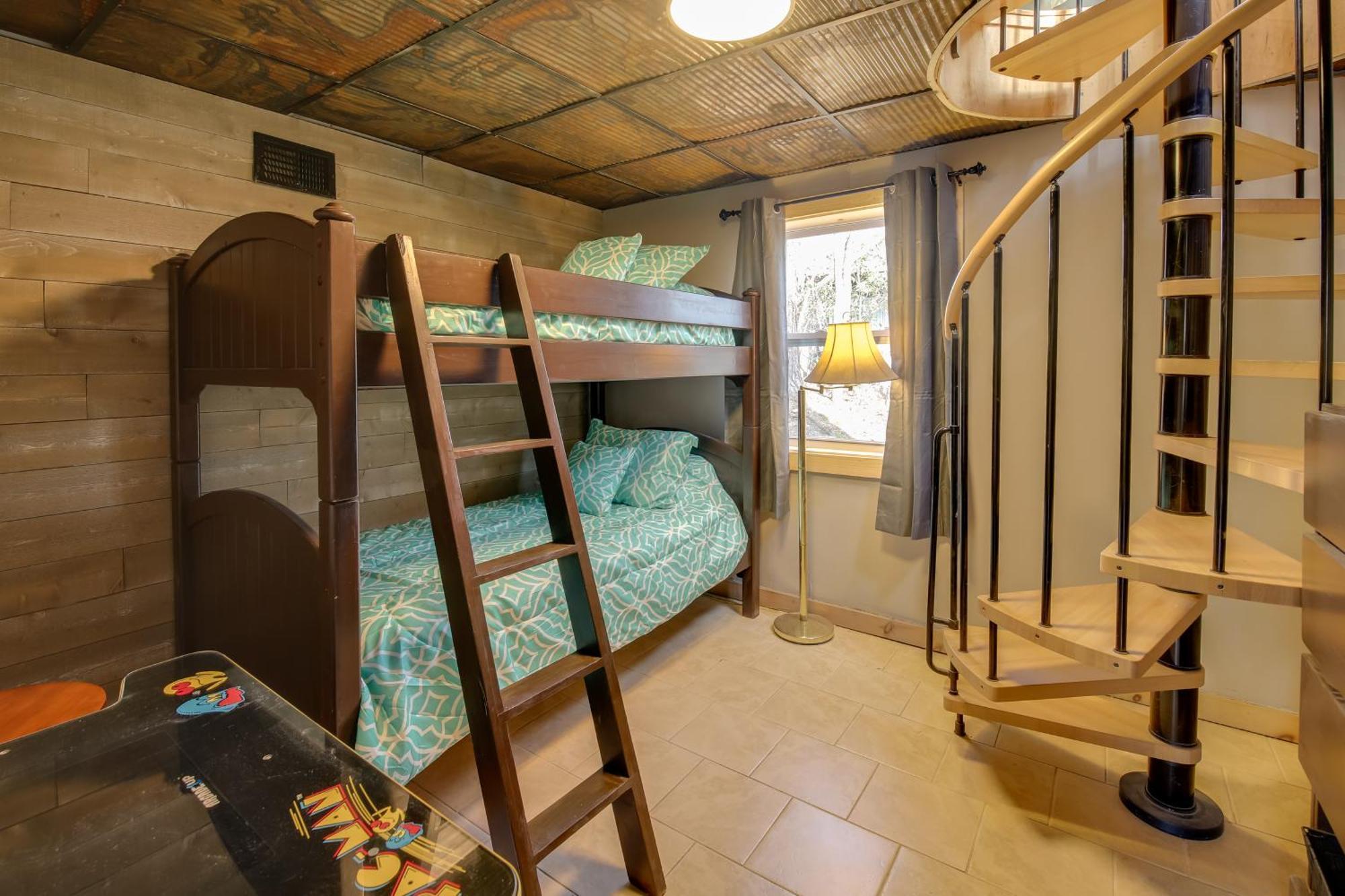 Gatlinburg Mountain Cabin With Hot Tub, Deck And Games Luaran gambar