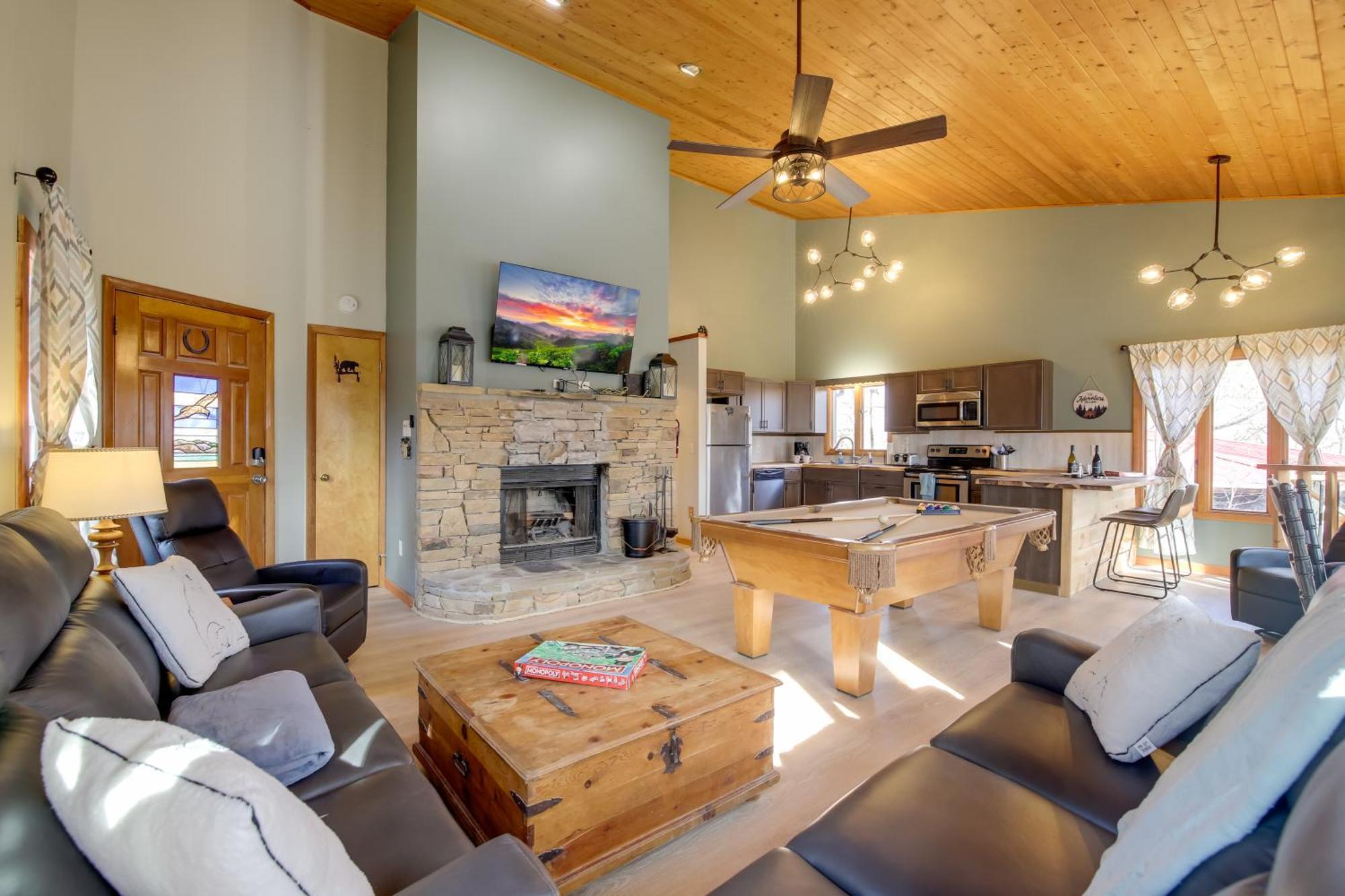 Gatlinburg Mountain Cabin With Hot Tub, Deck And Games Luaran gambar